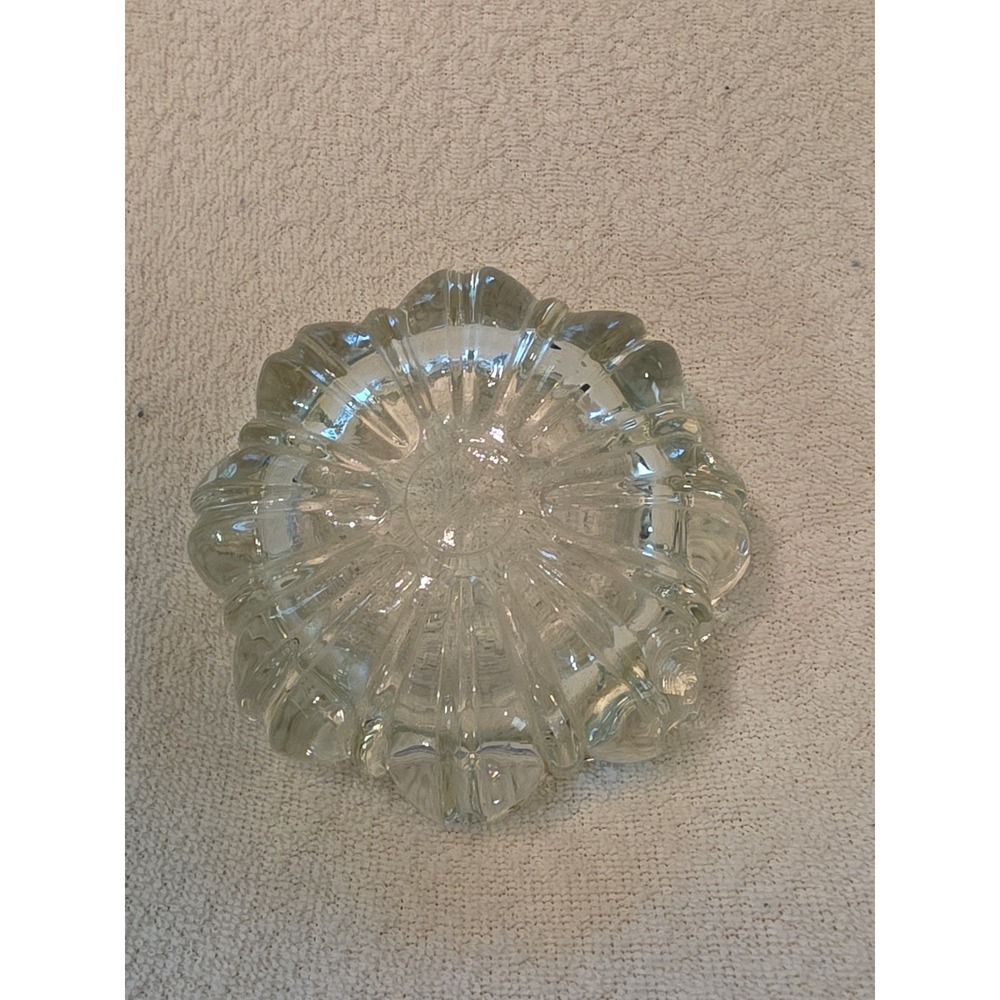 Vtg Scalloped Pressed Glass Flower Ashtray MCM EUC - Picture 2 of 4